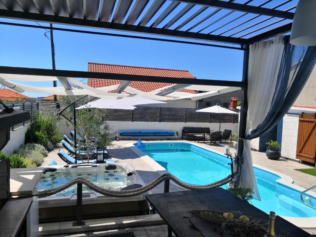 טרוגיר Deluxe Apartman Porto מראה חיצוני תמונה